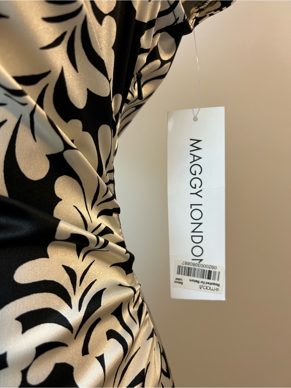 NWT Maggy London Black Ivory Scroll Print Ruched Sheath Dress Size 10 - Picture 4 of 6
